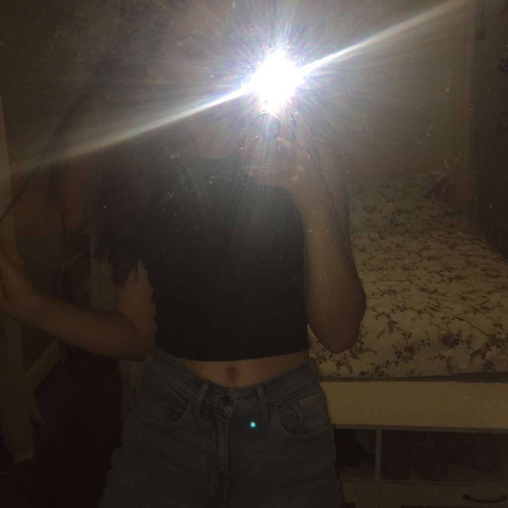 NAVY BLUE CROPPED HALTER TOP